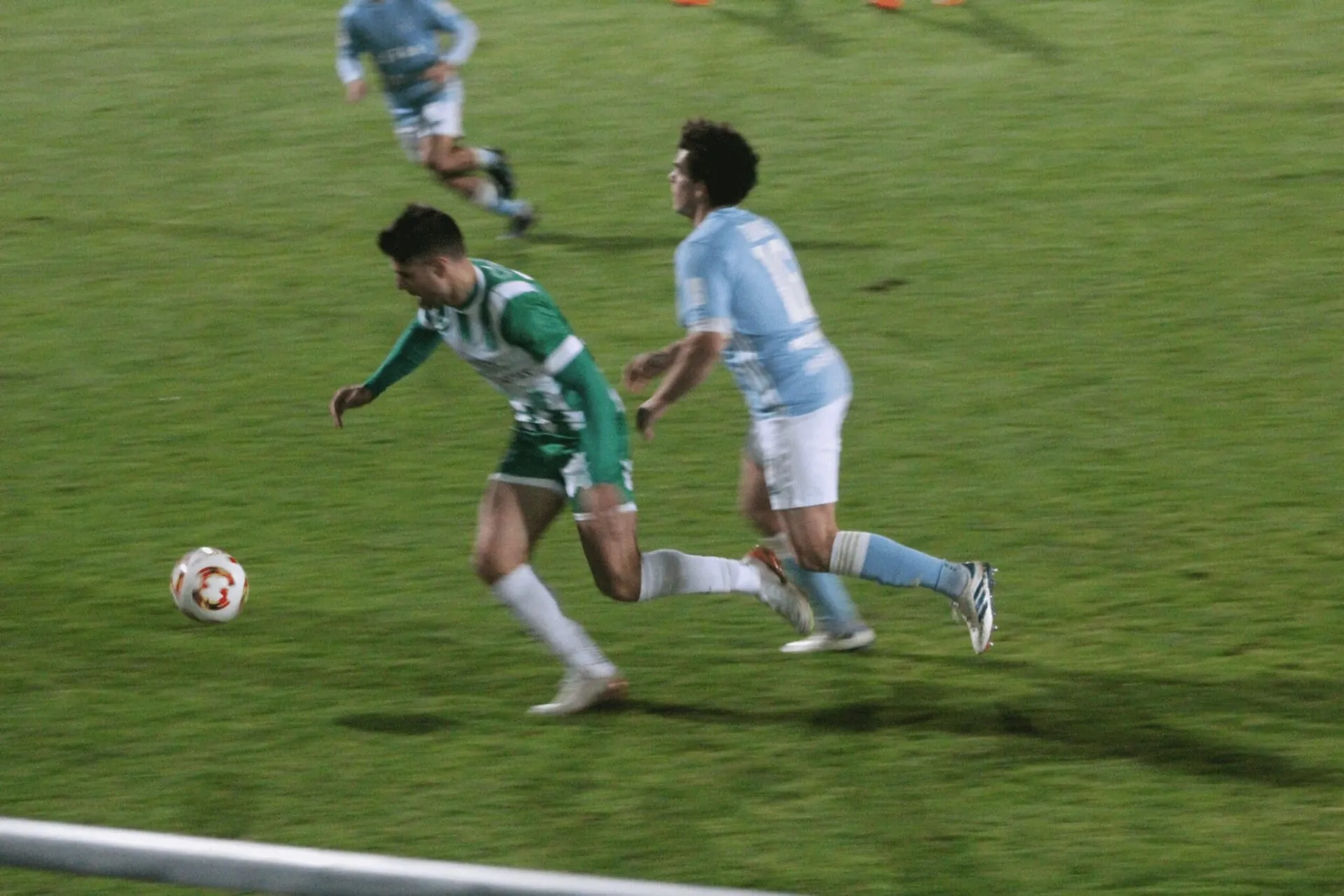 El Villalonga crece a costa del Somozas para salir del fondo