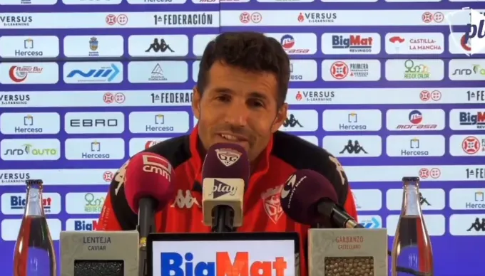 😱 El increíble lapsus de Pere Martí: cambia al Racing de Ferrol por el CD Lugo en plena rueda de prensa (VIDEO)