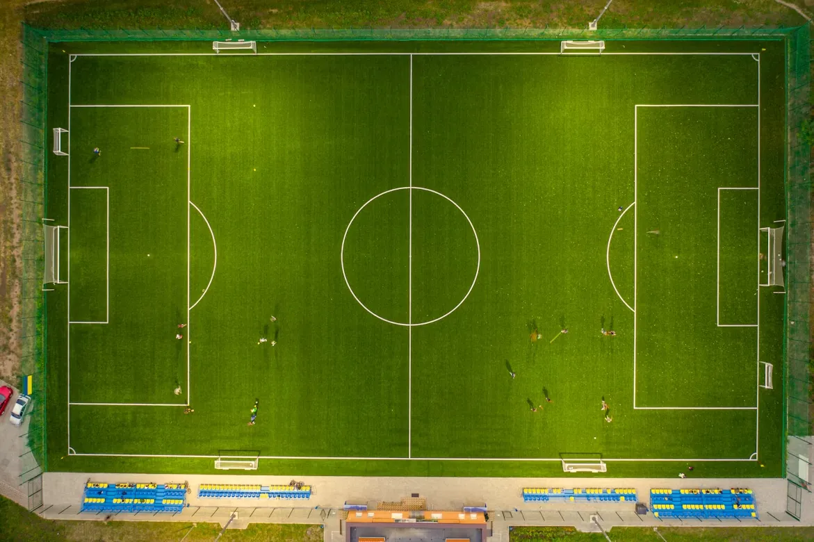 Cómo los Videojuegos de Fútbol Influyen en el Pensamiento Táctico en los Partidos Reales