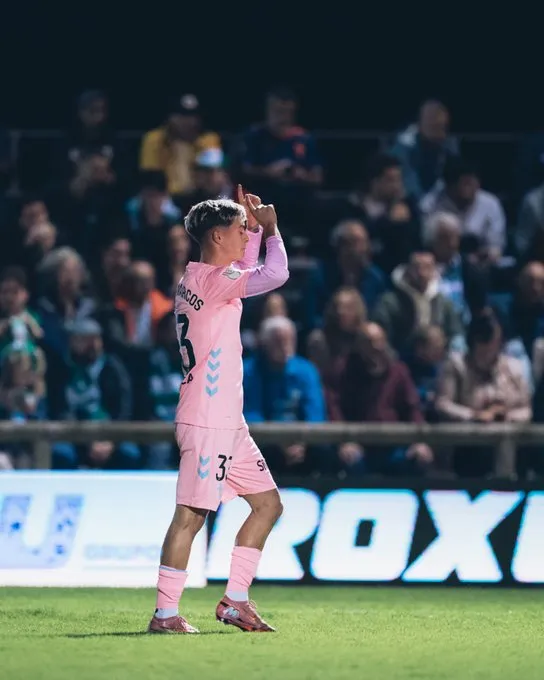 💥 Puerto de Vega 0–2 Celta | El estreno soñado de Óscar Marcos ilumina la noche asturiana 🌟
