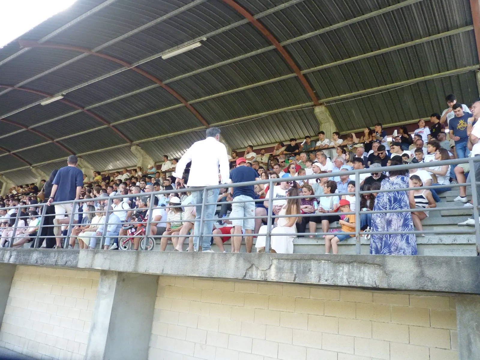 GALERÍA | Si estuviste en el partido del ascenso de la Sarriana, búscate en A Ribela