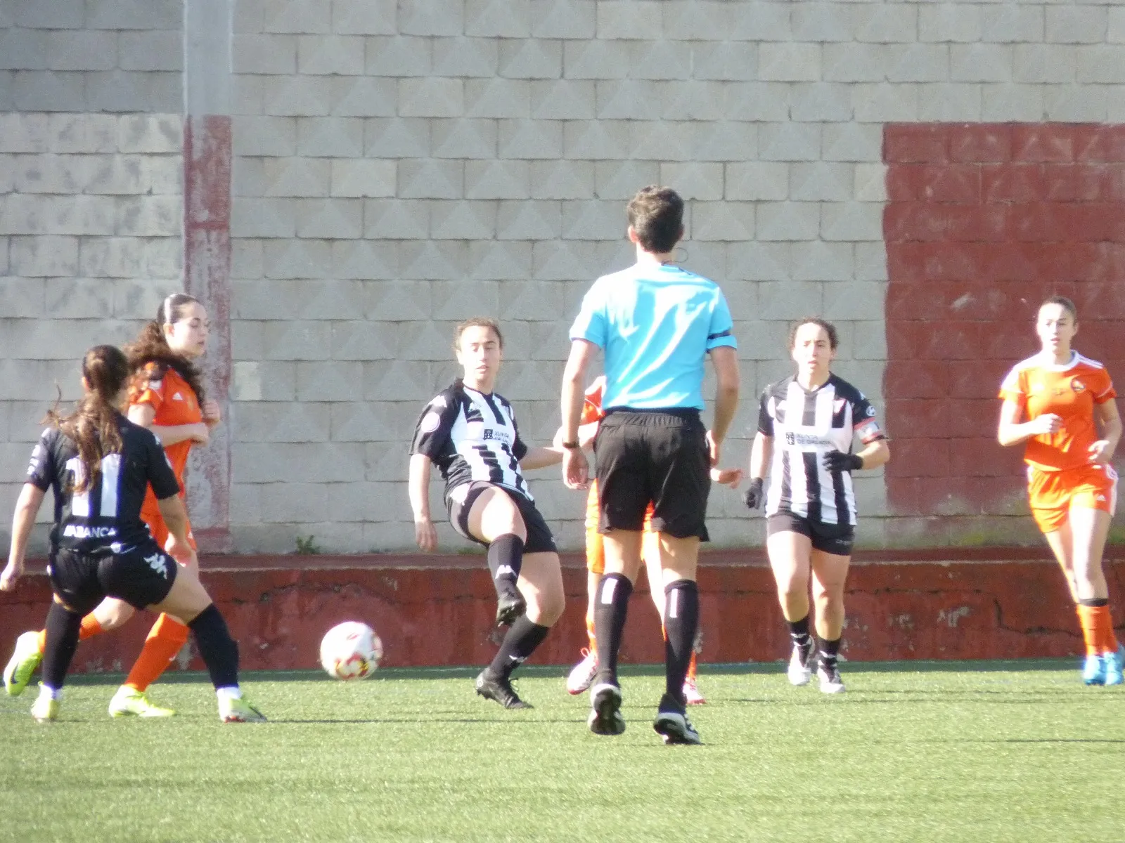 El Victoria herculino espera al segundo tiempo para golear al Parquesol