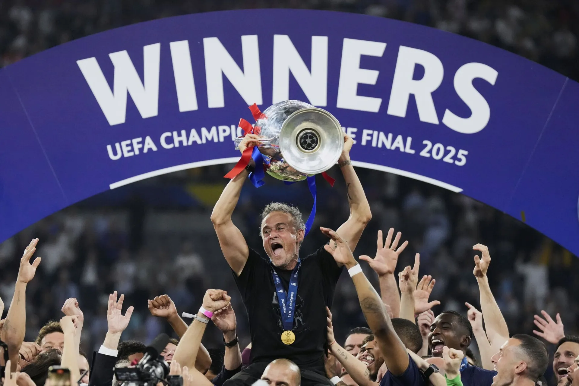 🚨 ¡HISTÓRICO BAÑO EN MÚNICH! 🚨 Luis Enrique y su PSG arrasan al Inter (5-0) y levantan su primera Champions 🏆🔥