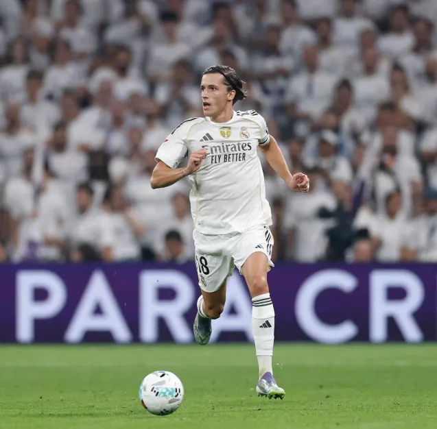 🔥 Álvaro Carreras se adueña del lateral izquierdo del Real Madrid: autoridad, criterio y colmillo en Champions ⚪️💨