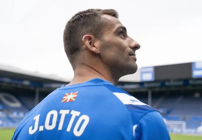 🌟 El regreso del vigués olvidado: Jonny Otto vuelve a LaLiga con el Alavés 🔵⚪️