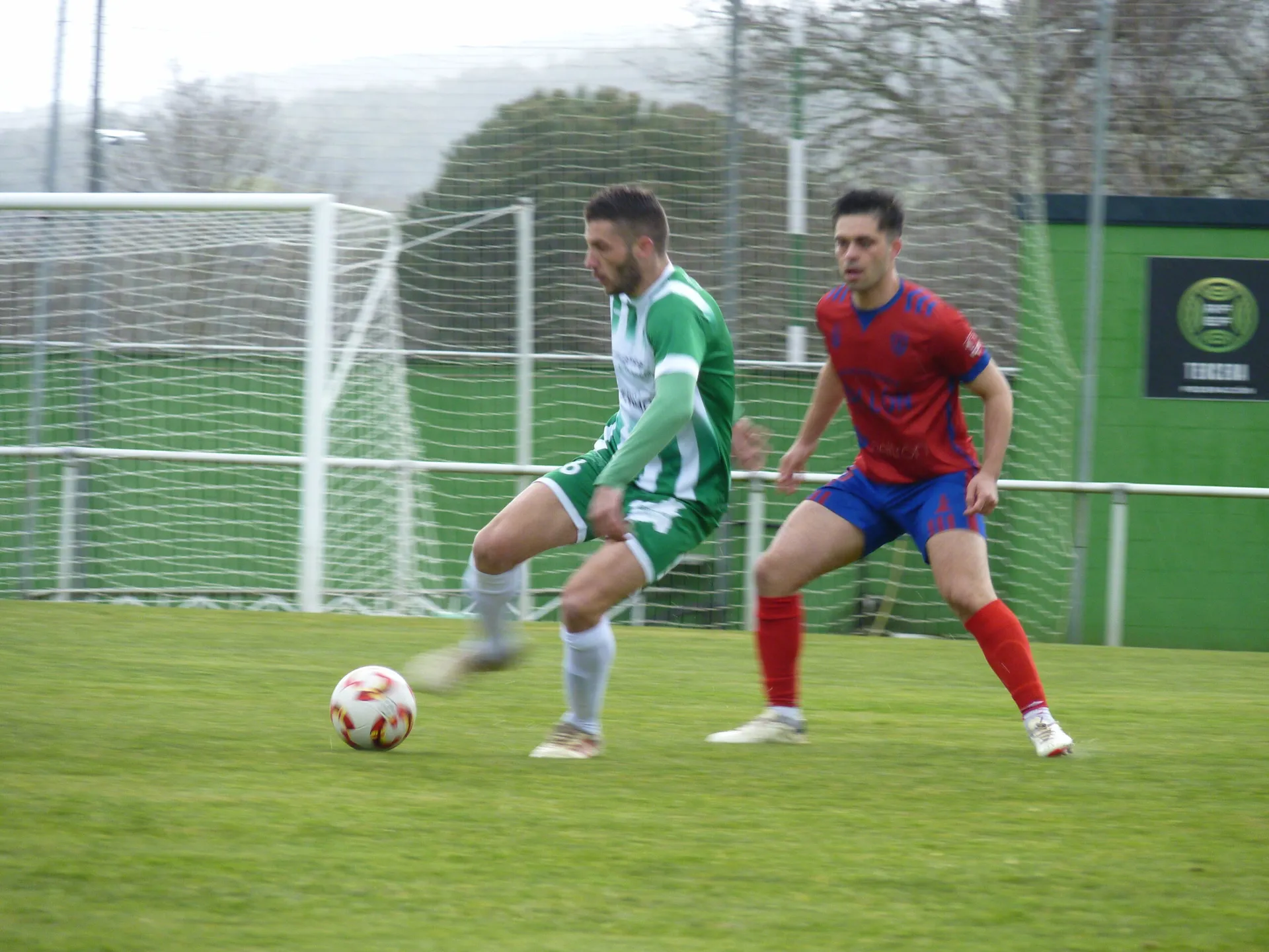 El Betanzos sufre el mal del colista y el Somozas rescata un punto en un final de locos (1-1)