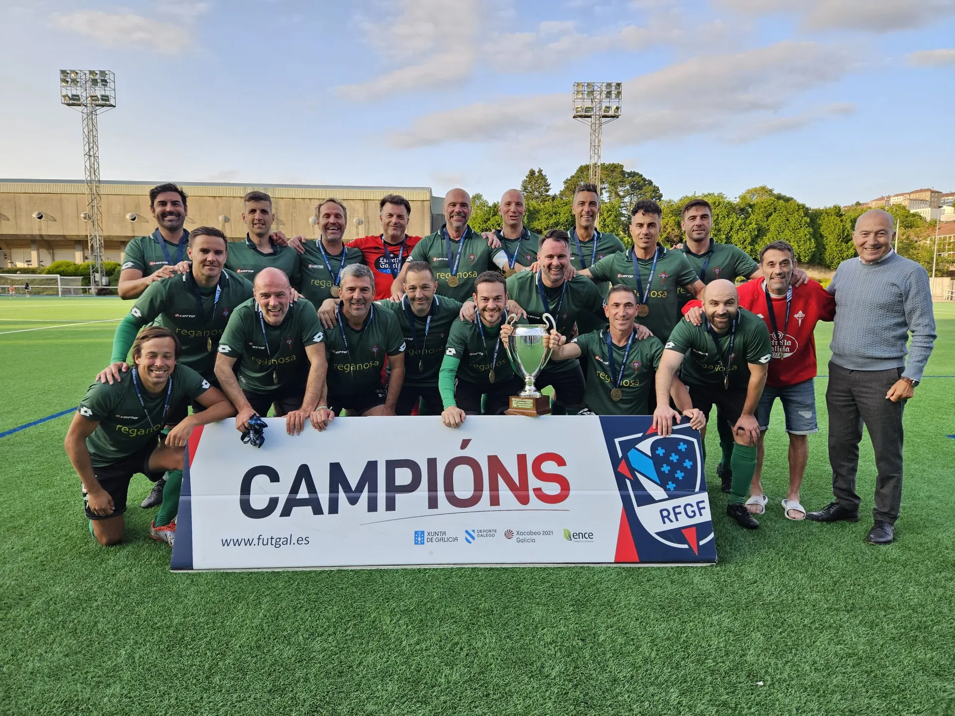 🔥 ¡El Racing de Ferrol arrasa en la final y se corona campeón gallego de veteranos! 🔥🎉 Goleada histórica ante Sárdoma: 6-1 con show de Pablo Rey 🎯