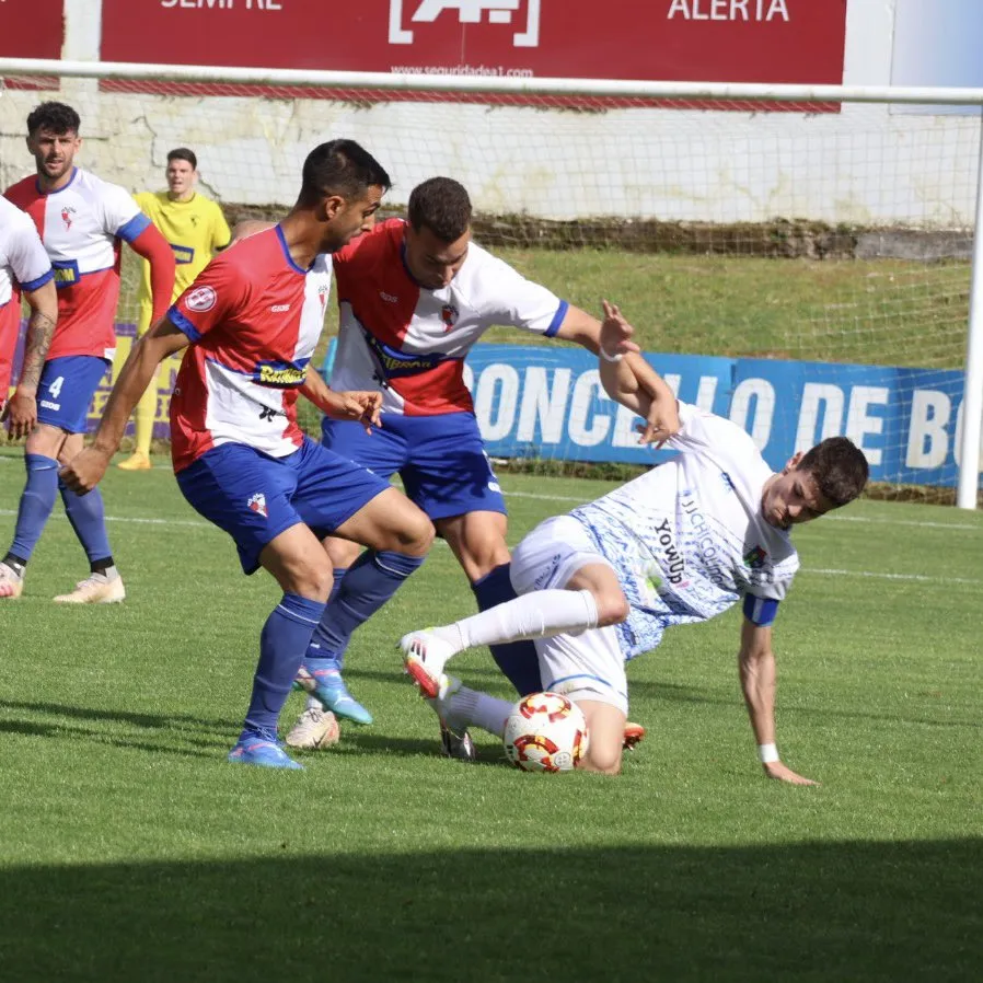 Derbi sin dueño en Barraña: el Arosa empata y sigue estancado