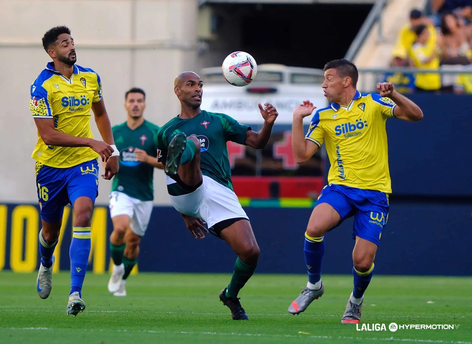 Manu Vallejo y Correa "out" en el Racing de Ferrol, Naldo trabaja con protección facial