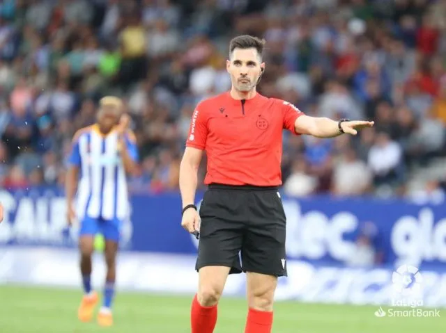 Segunda actuación de Fuentes Molina en Riazor esta temporada. Árbitro del 'Albacetazo' y del 0-4 ante el Mirandés