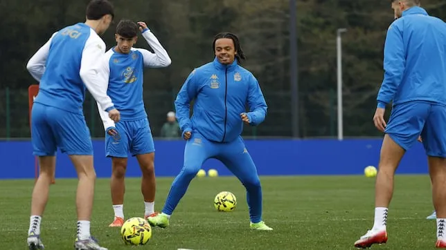 Los diez futbolistas del Dépor con el futuro en el aire este verano