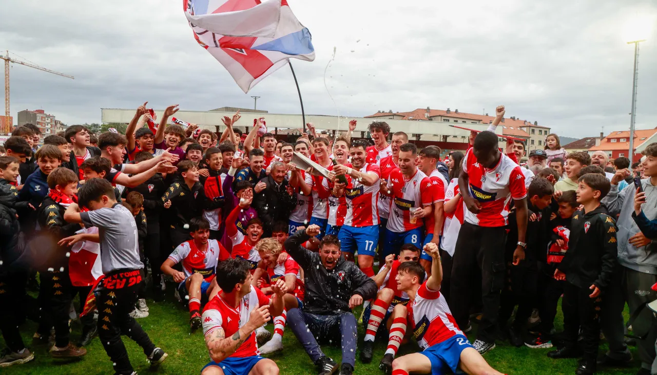 El Arosa gana 35.000 euros en la Copa, pero Abalo mira a la permanencia