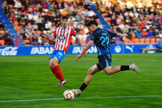 El Ourense CF silencia el Anxo Carro en 12 segundos y se lleva el Derbi do Miño (0-2)