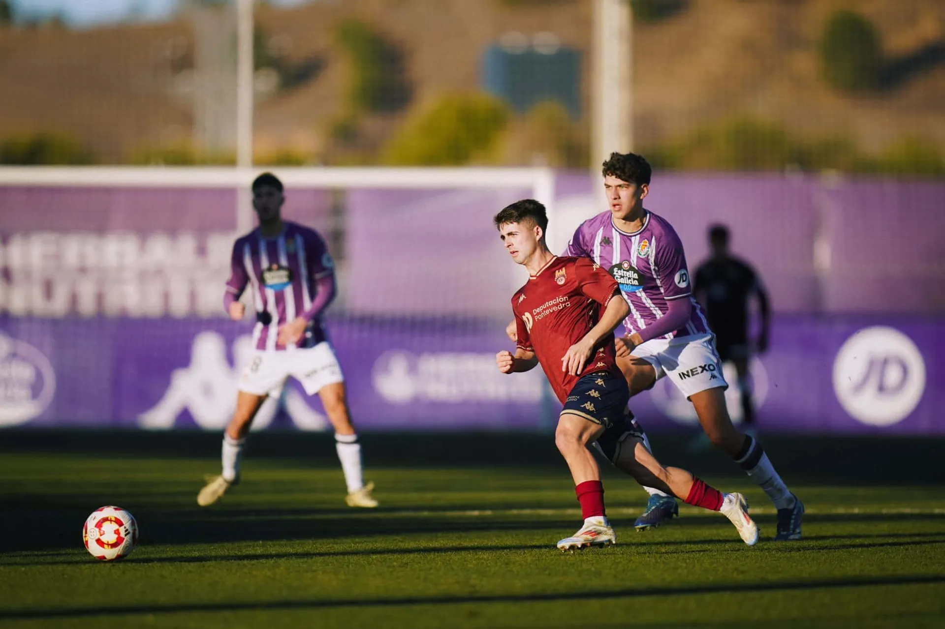 El Pontevedra planta cara con diez y se queda a las puertas de la victoria (0-0)