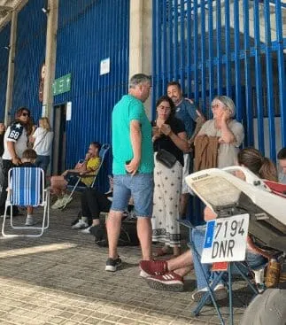 ¡Corre, que vuelan! El Racing  pone a la venta las entradas para la grada visitante en Riazor y minutos después ya hay colas en A Malata