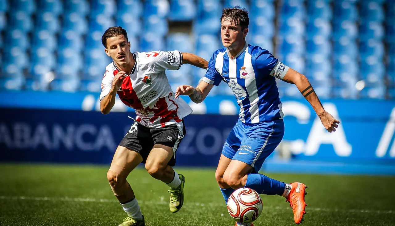 El Fabril perdona al Cacereño y estrena su casillero con un empate (1-1)