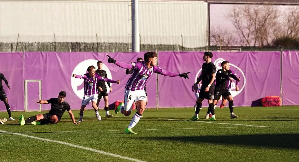 La SD Compostela cae derrotado tras un tempranero gol pucelano