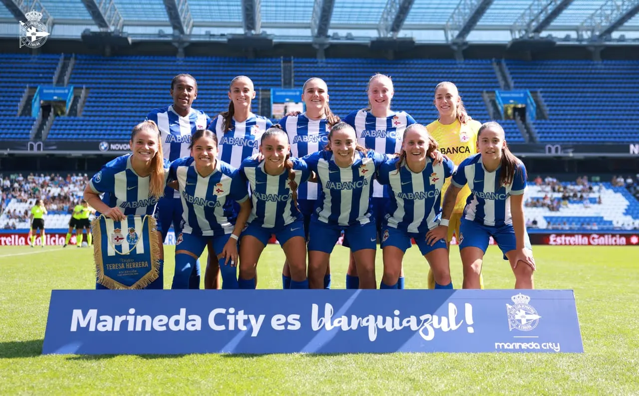 El Dépor ABANCA presenta su nuevo equipo con trofeo incluido en Riazor