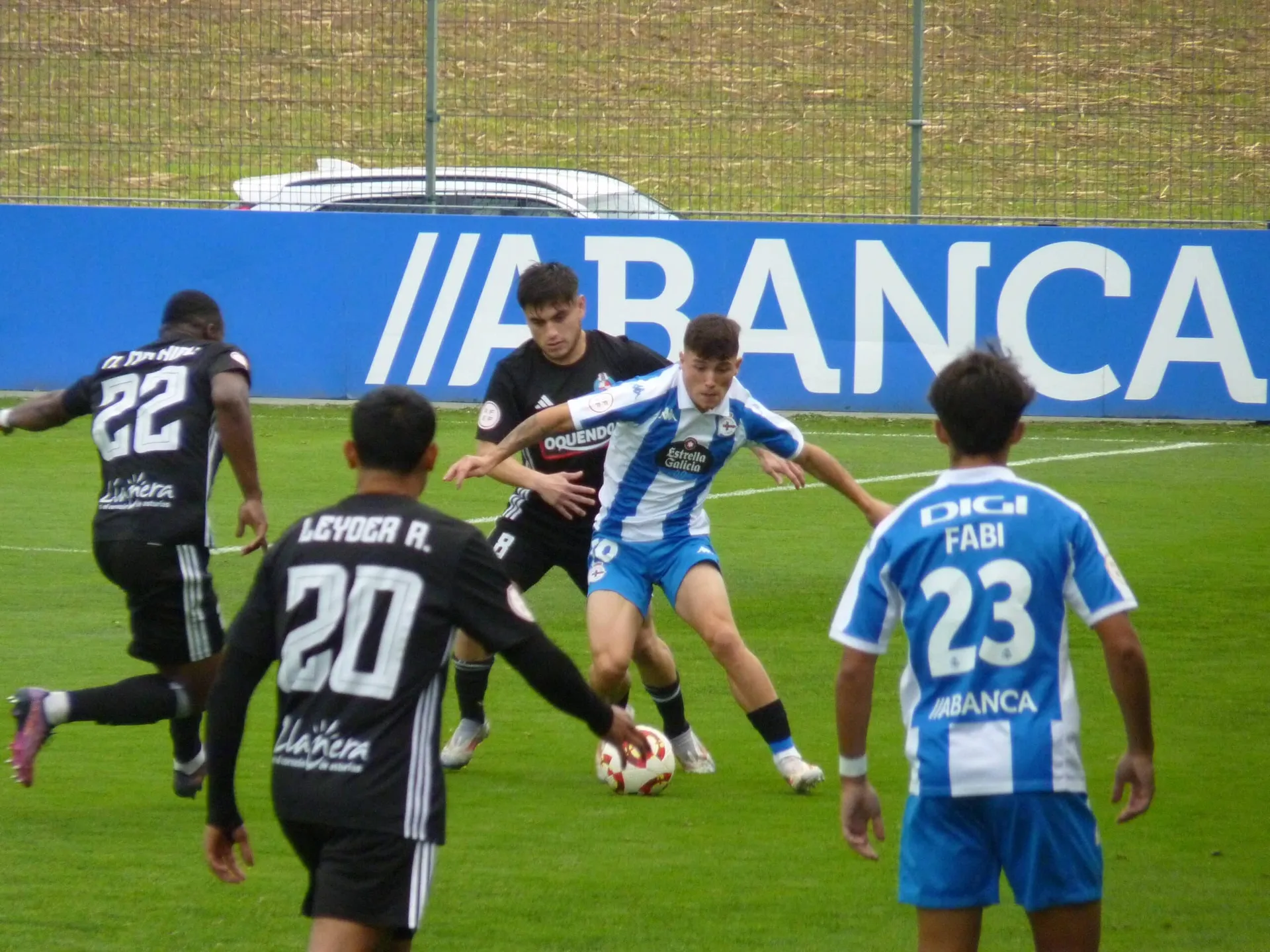 "Campo pequeño, reto grande: el Deportivo Fabril se juega medio playoff en Llanera"