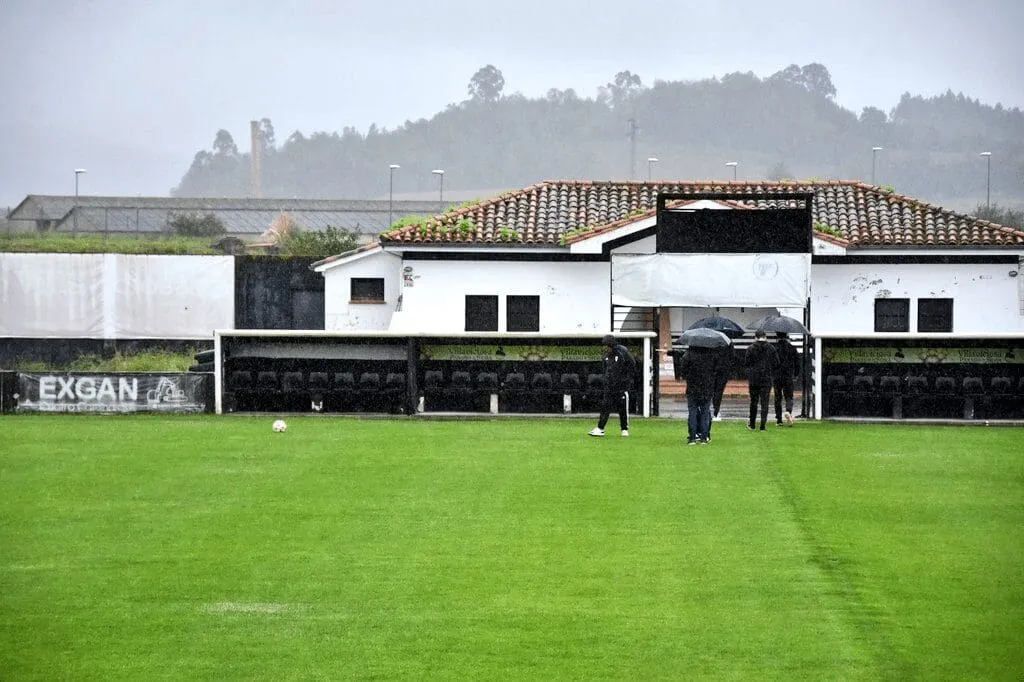 La Copa Federación se queda a medias: El árbitro suspende el Lealtad-Compos tras 18 minutos de juego