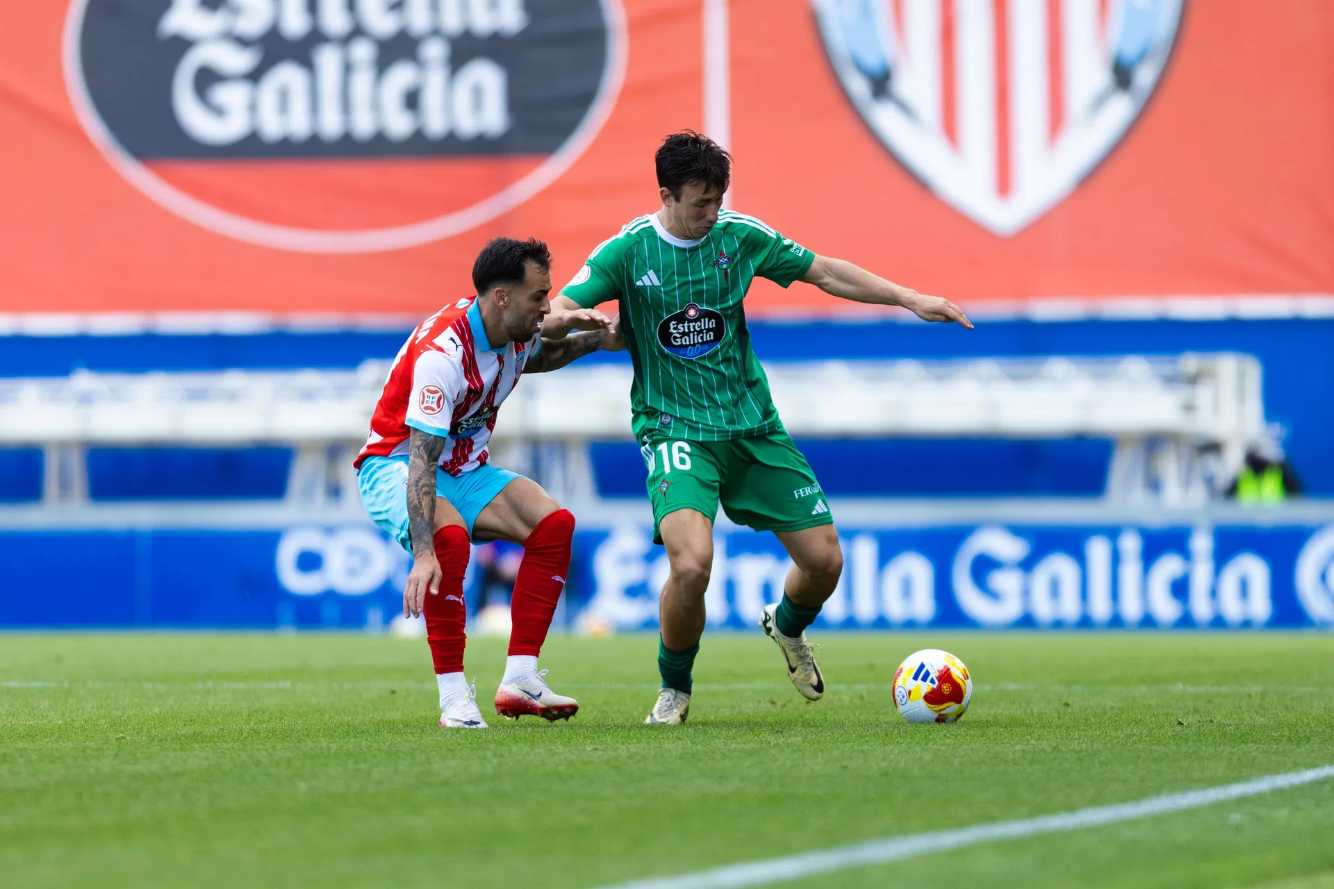 El Racing, con nueve sobre el campo, cae ante un Lugo que suma la primera victoria