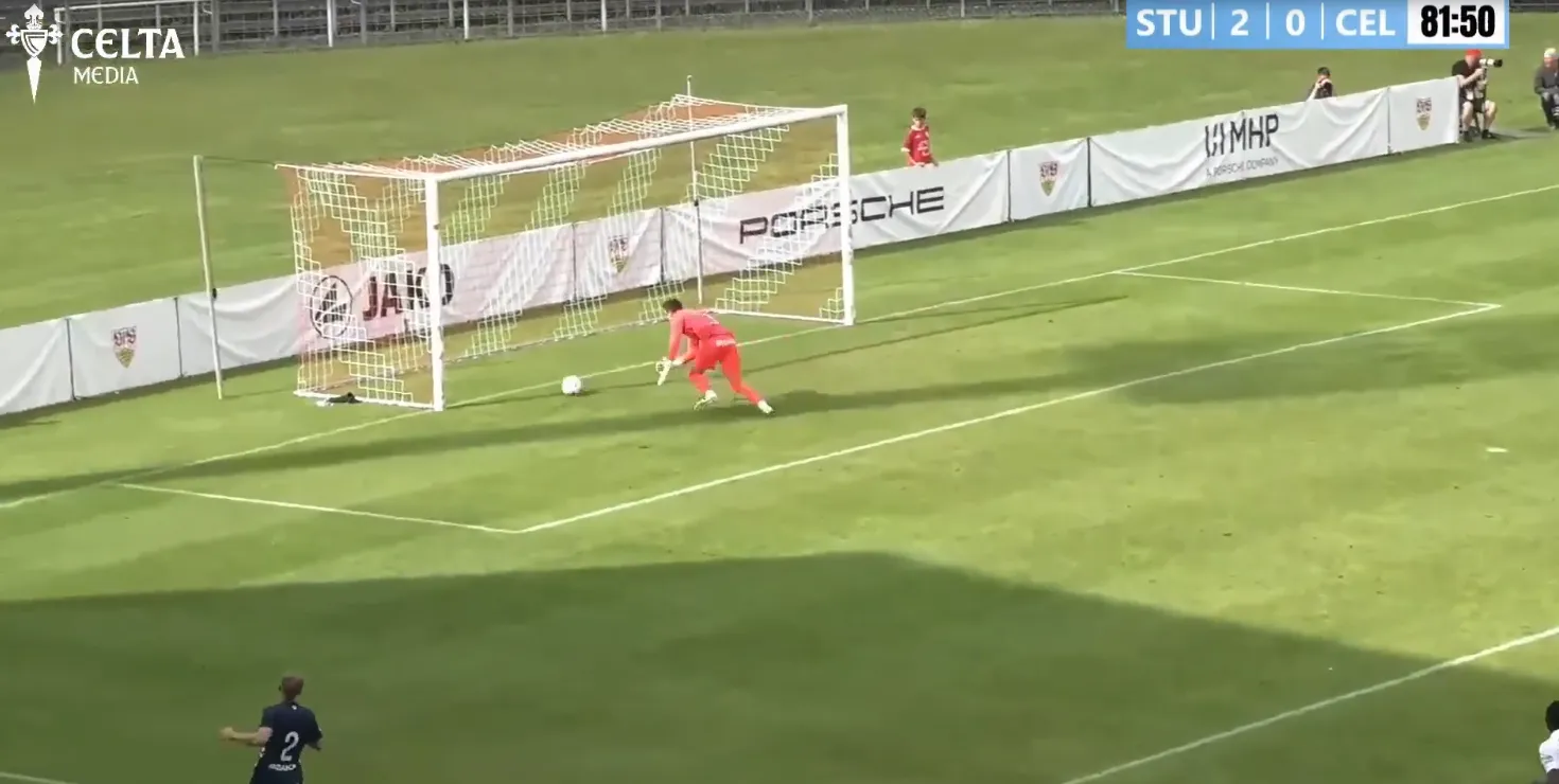😱 ¡Desastre bajo palos! El portero del Celta regala un gol de escándalo en plena pretemporada