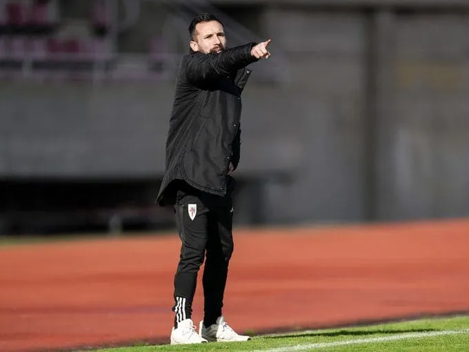 ÚLTIMA HORA | Antón Permuy, destituido como entrenador de la SD Compostela tras la derrota ante el Rayo Cantabria