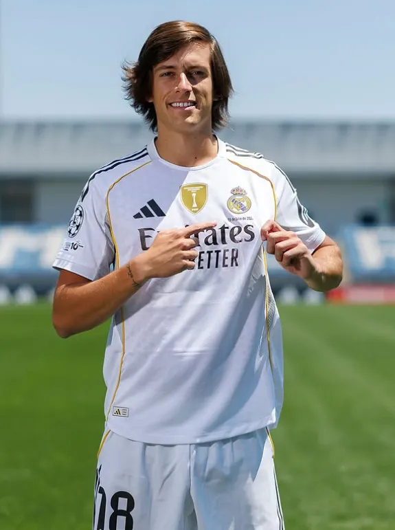 ¡Desde Ferrol a Valdebebas! Álvaro Carreras ya se entrena con el Real Madrid y revoluciona el lateral izquierdo 🚀⚪