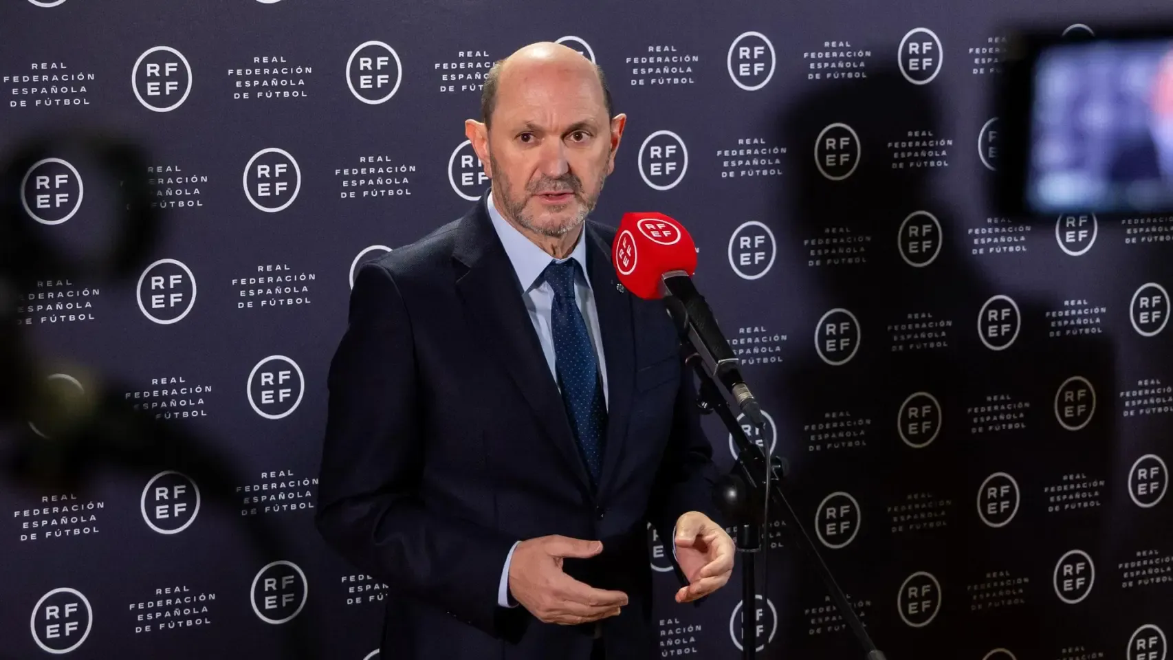 Rafael Louzán da el salto a Europa: elegido para el Comité Ejecutivo de la UEFA