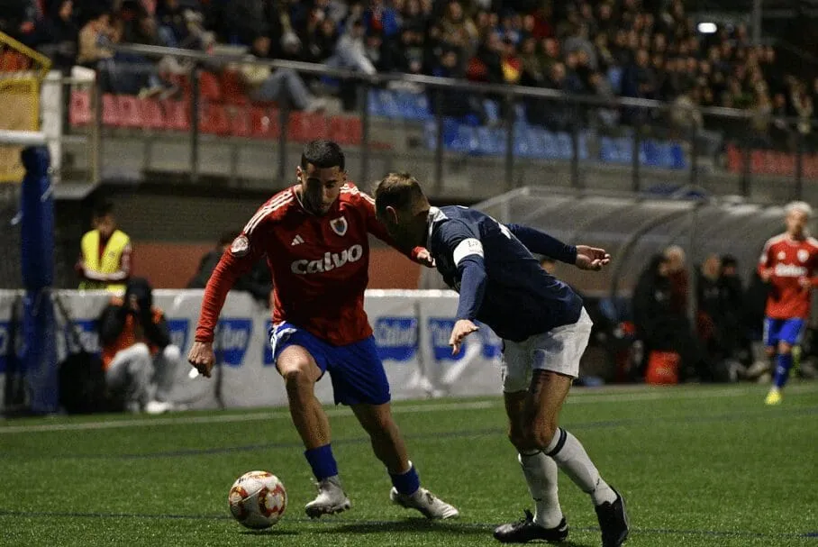 El Bergantiños deja escapar los puntos ante el Marino Luanco en As Eiroas (1-2)