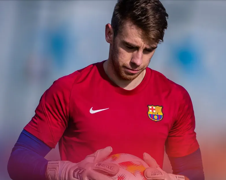 🧤 El Racing apunta a un portero con sello Barça y estreno en Primera