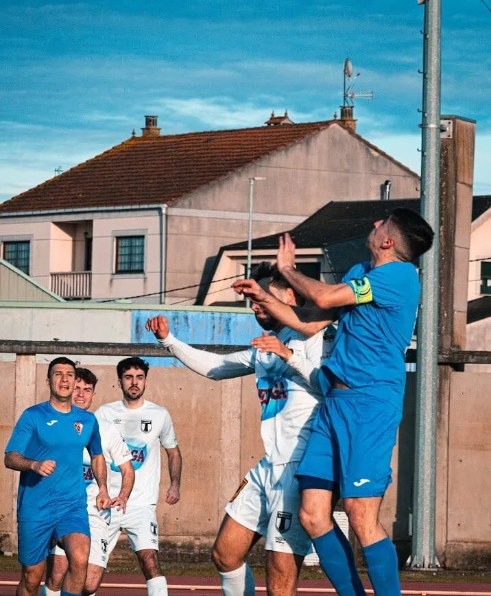 GALERÍA | Las imágenes de la victoria de la SD O Val de Narón ante el Club Lemos en A Pinguela (1-2)