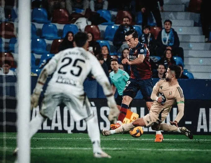 El Racing de Ferrol asalta el Ciutat de València y rompe la racha del Levante