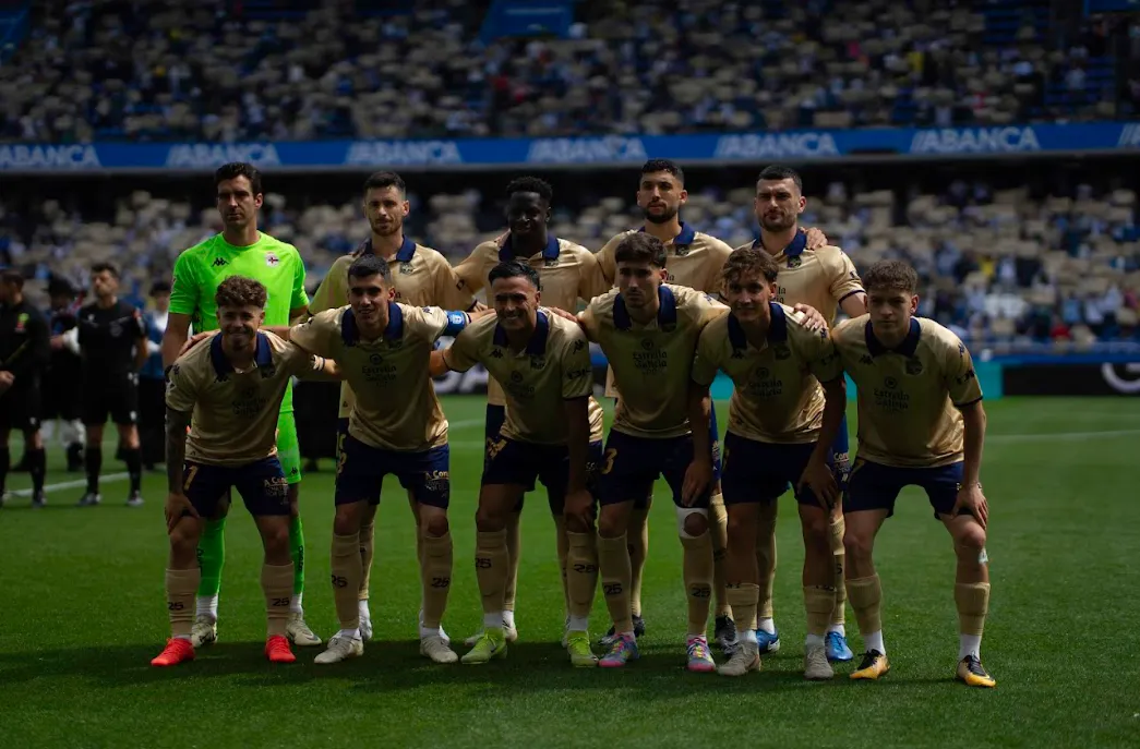 El Dépor cae 2-3 ante el Granada en Riazor tras un partido marcado por la polémica