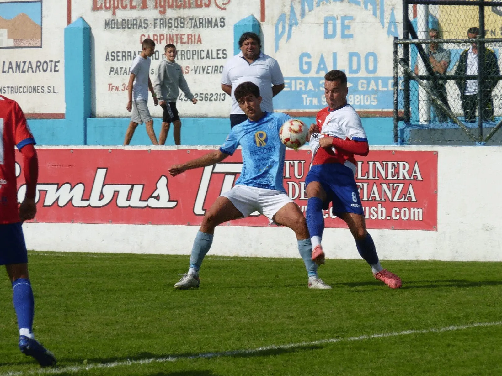 El Arosa perdona a un Viveiro que suma su segunda victoria