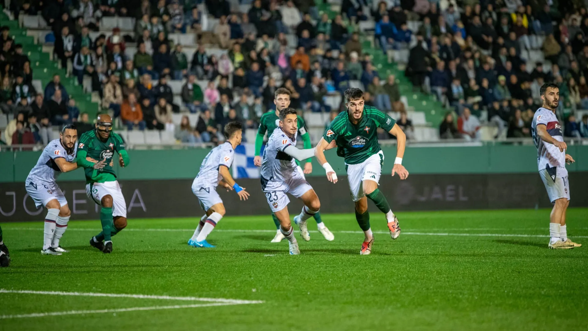 El Racing casi gana al Levante (VIDEOS)
