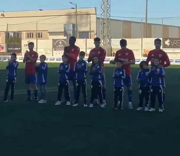 ⚽️ El Bergantiños cae con orgullo ante el Vetusta tras un ejercicio de resistencia heroica (1-2) 🔴🟡