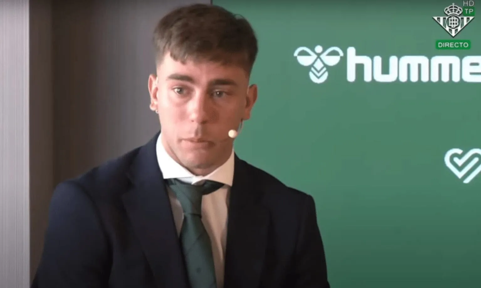 Con lágrimas y gratitud, Iker Losada inicia su nueva etapa en el Betis