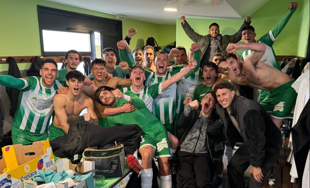 El Somozas se impone con oficio y se aleja del peligro: victoria solvente ante el Estradense (2-0)