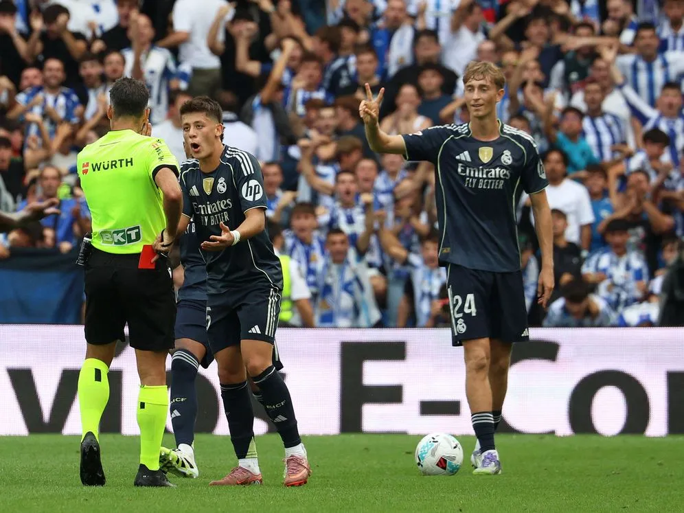 😡 Escándalo en Anoeta: roja a Huijsen y el Madrid estalla contra el arbitraje 🔥