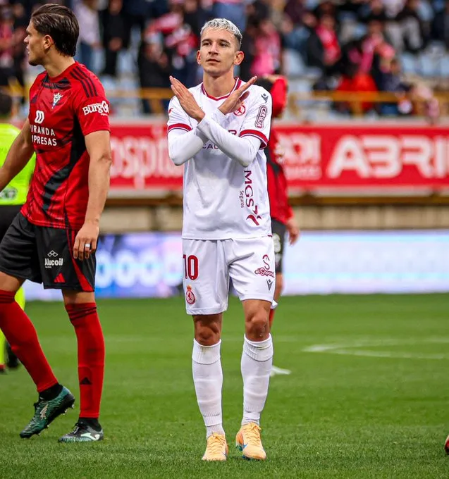 😱 ¡El Dépor tiembla con Chacón! La "cláusula del miedo" deja fuera al de Pontedeume para el duelo ante la Cultural Leonesa 🔥