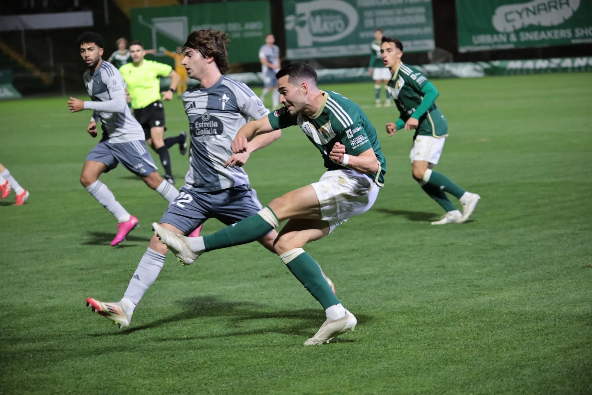 Golpe de autoridad en Cáceres: el Racing triunfa con un misil de Álvaro Juan (0-1) 💥💚