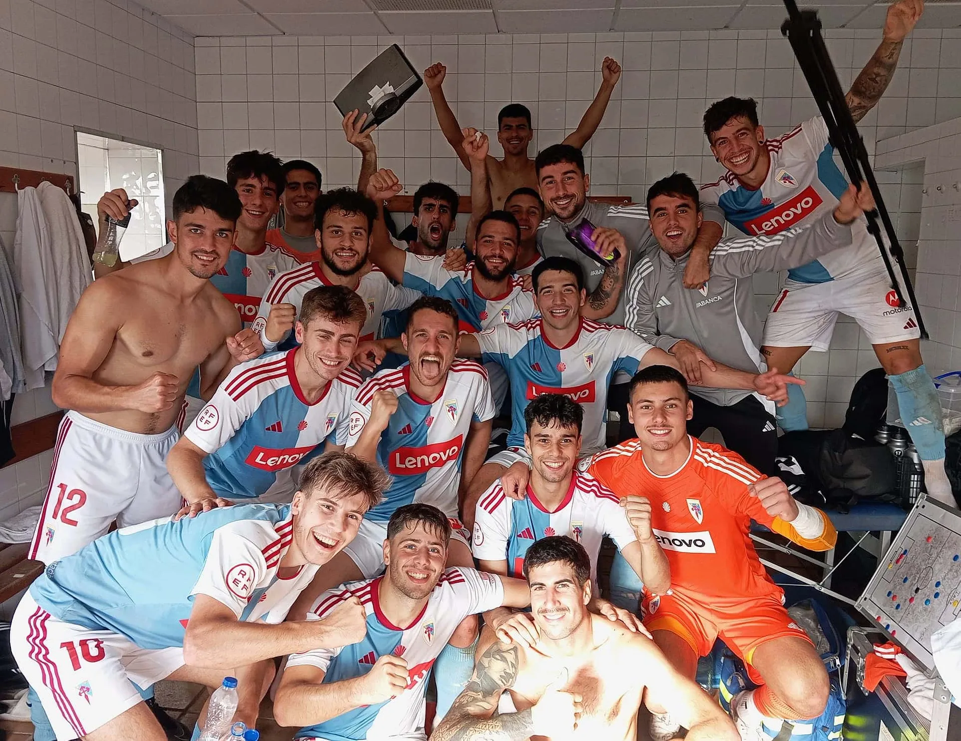 El Compostela se impone al Lealtad en dos actos