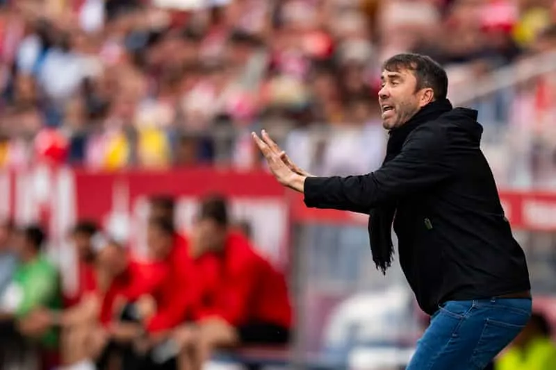 🎯 Choque de estilos en Mendizorroza: Coudet elogia y desafía al Celta de Giráldez