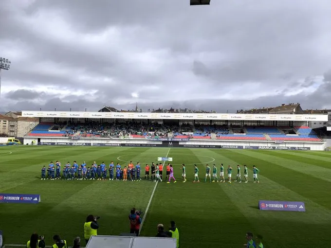 Un derbi gallego de ida y vuelta termina en empate entre Ourense y Racing de Ferrol
