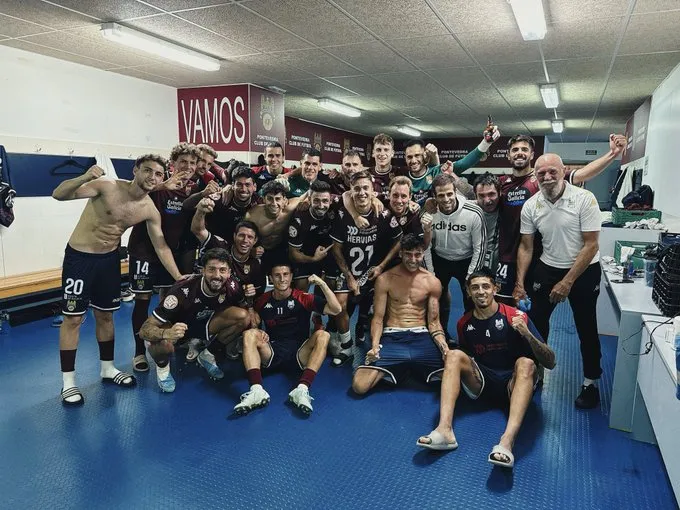 🔥 Pasarón vuelve a rugir: el Pontevedra vence con corazón (2-1) y sigue soñando 💪⚽