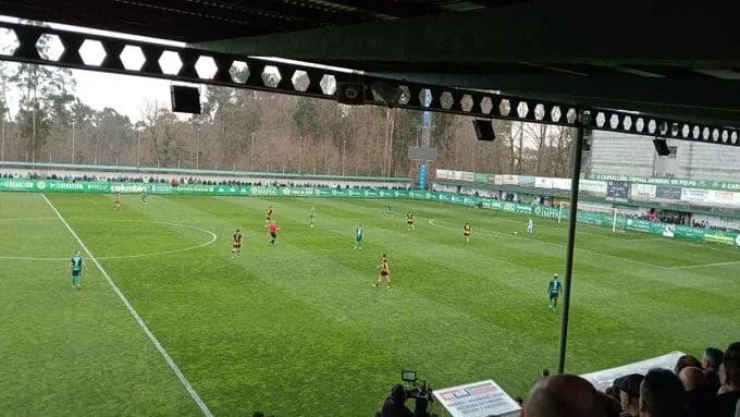 Empate con sabor agridulce: El Arenteiro roza la victoria ante el Barakaldo en Espiñedo