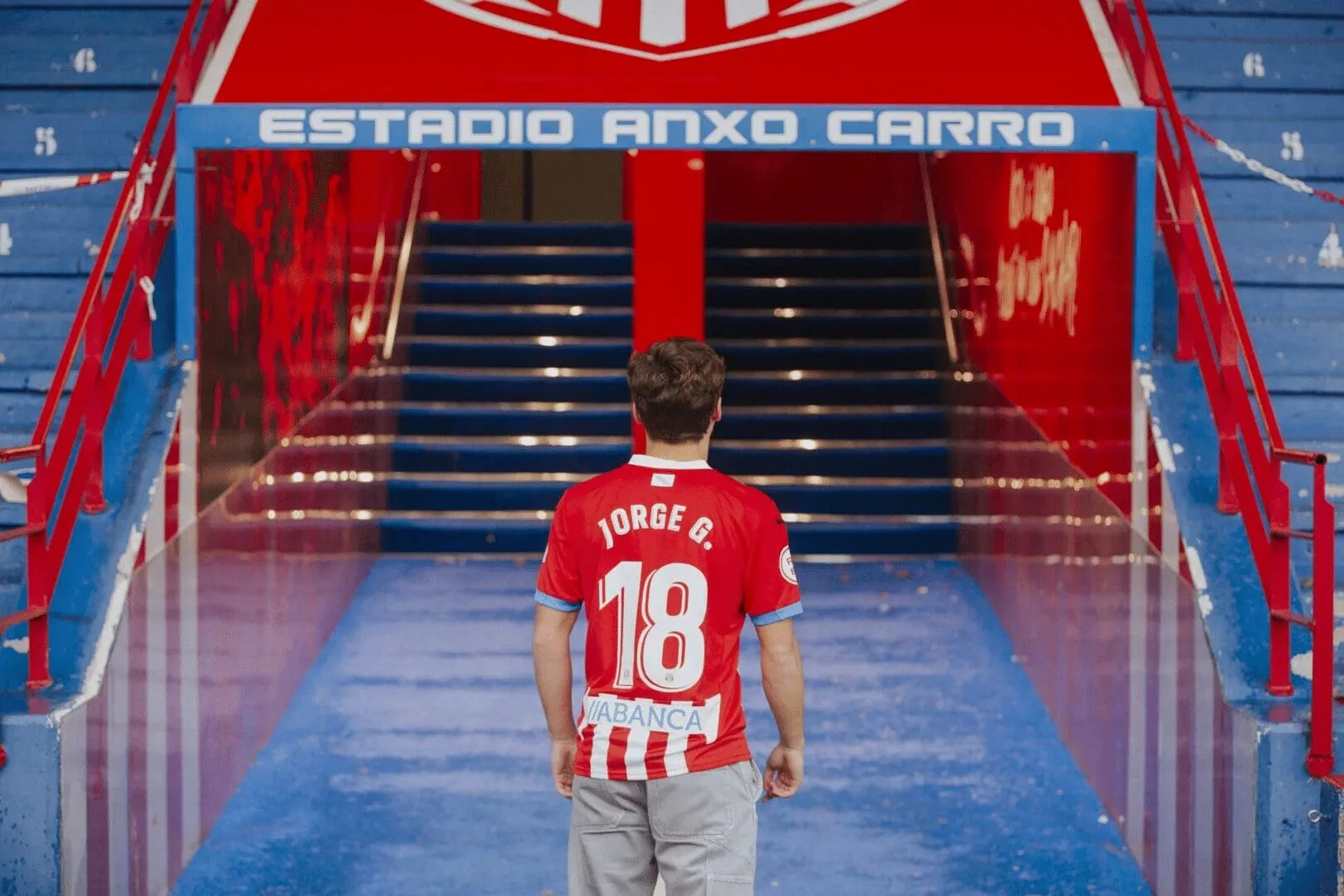 Jorge González firma con el primer equipo del CD Lugo: el canterano lucirá el dorsal 18