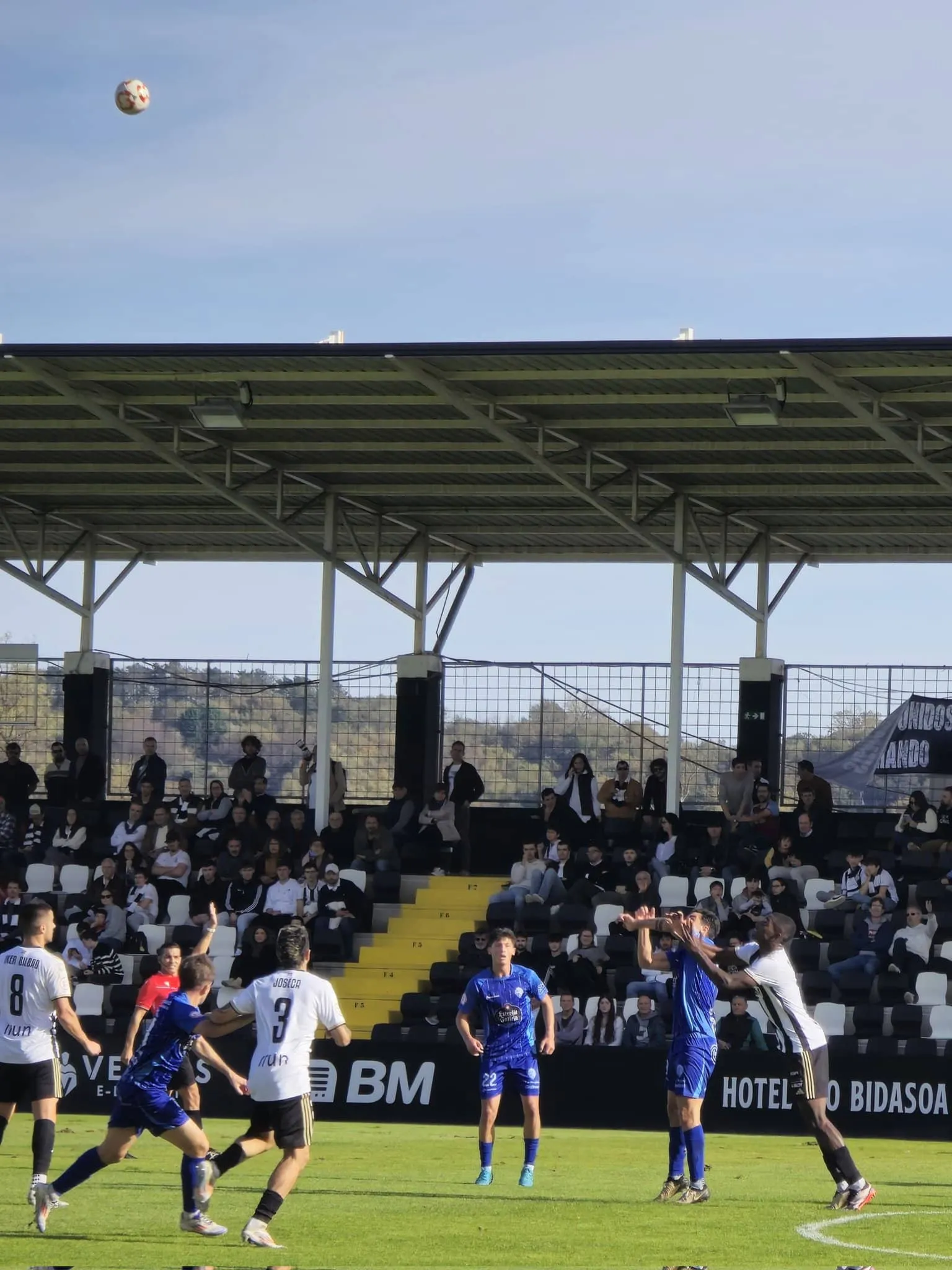 "Ourense CF golpea en Irún y conquista tres puntos de oro"
