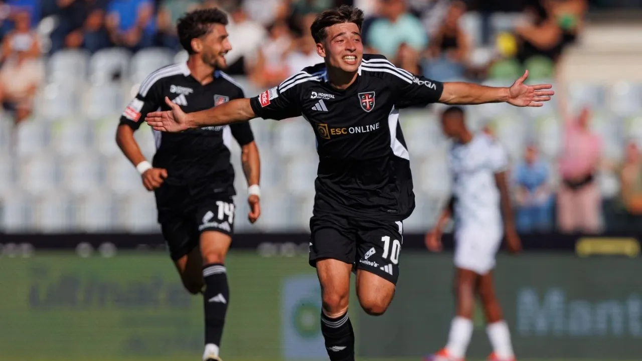 El Racing de Ferrol estira las conversaciones con Raúl Blanco hasta el último día de mercado